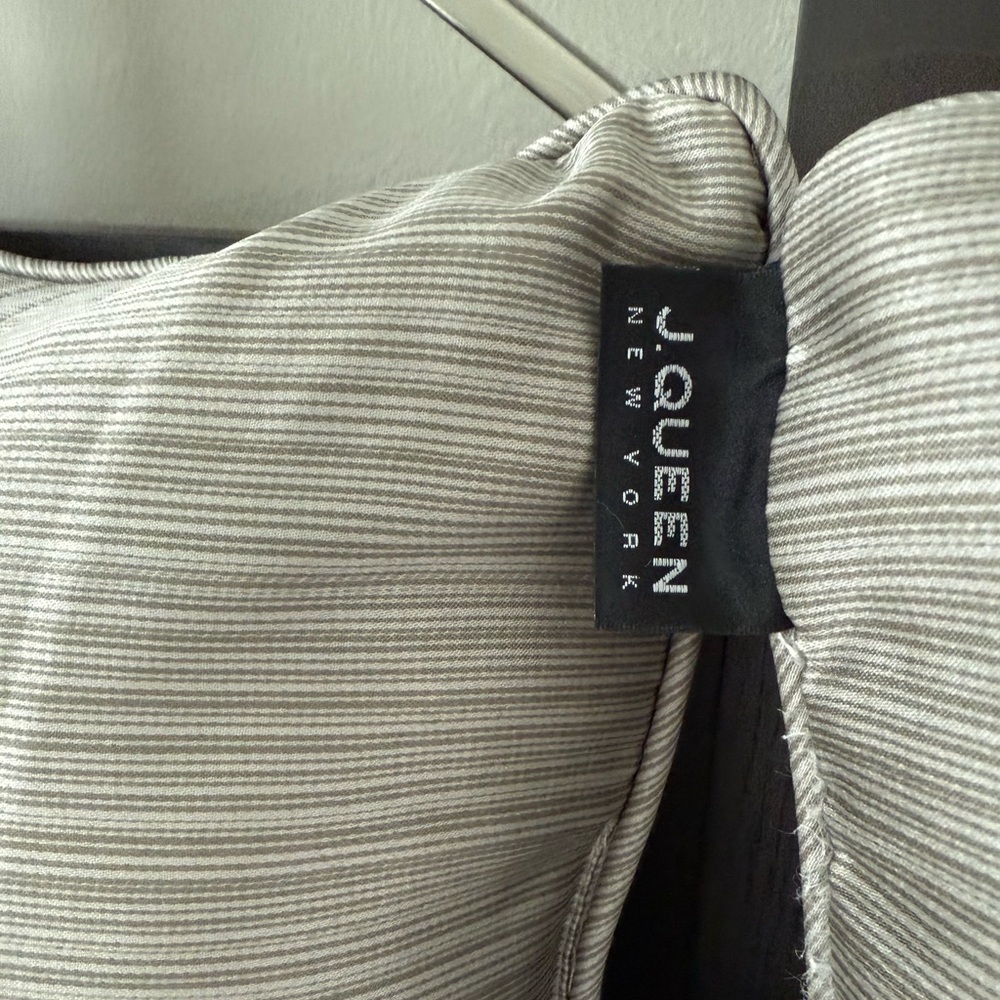 NWOT - USED TO STAGE HOME SALE: set of two J. Queen rectangular throw pillows - Picture 6 of 7